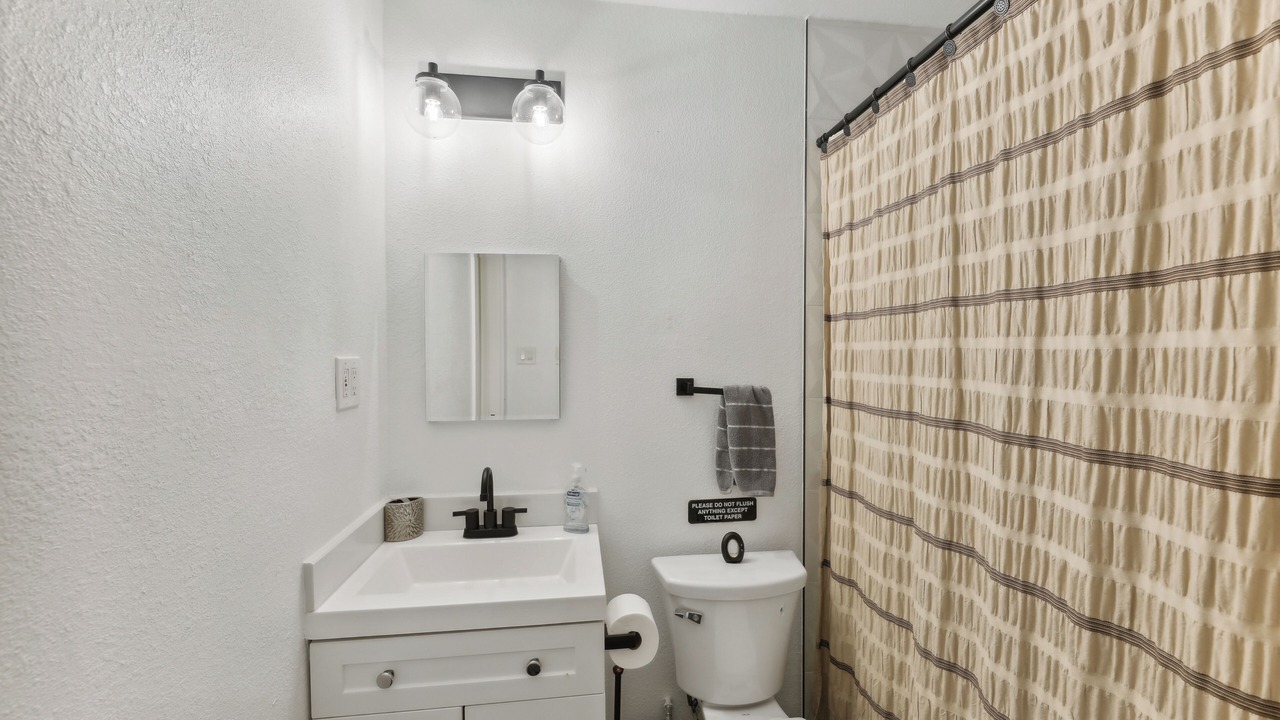Photo of Bathroom in Del Valle
