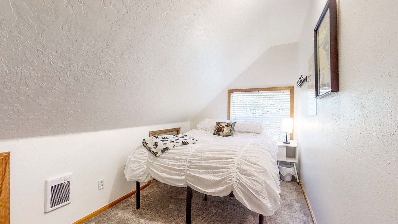 Photo of Bedroom in Crescent