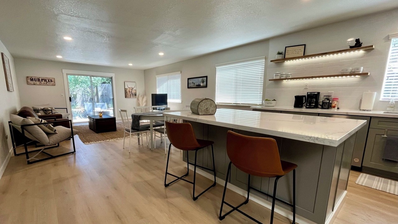 Photo of Others in Murphys