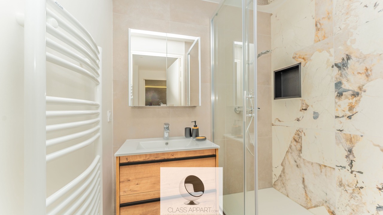 Photo of Bathroom in Antigone