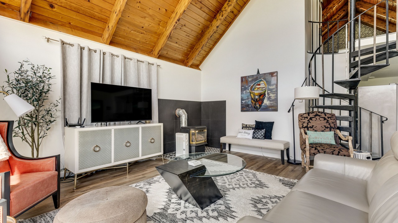 Photo of Livingroom in Cathlamet