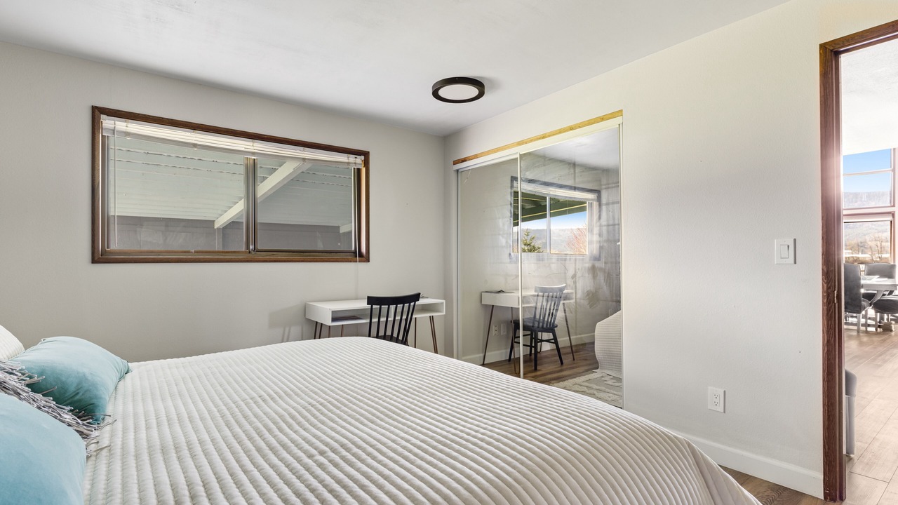 Photo of Bedroom in Cathlamet