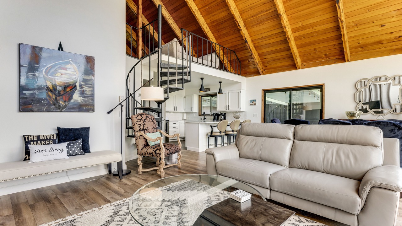 Photo of Livingroom in Cathlamet