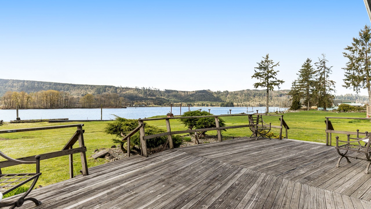 Photo of Patio Balcony in Cathlamet