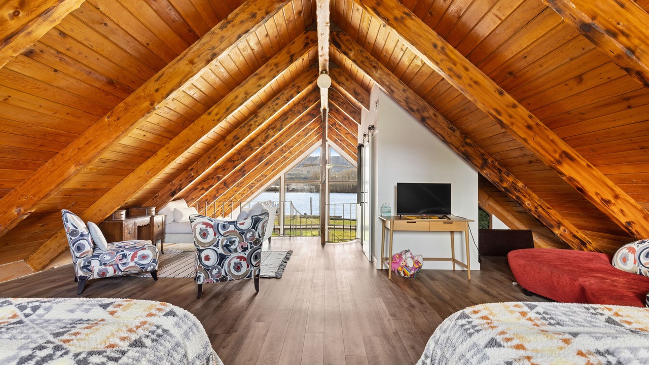 Photo of Bedroom in Cathlamet