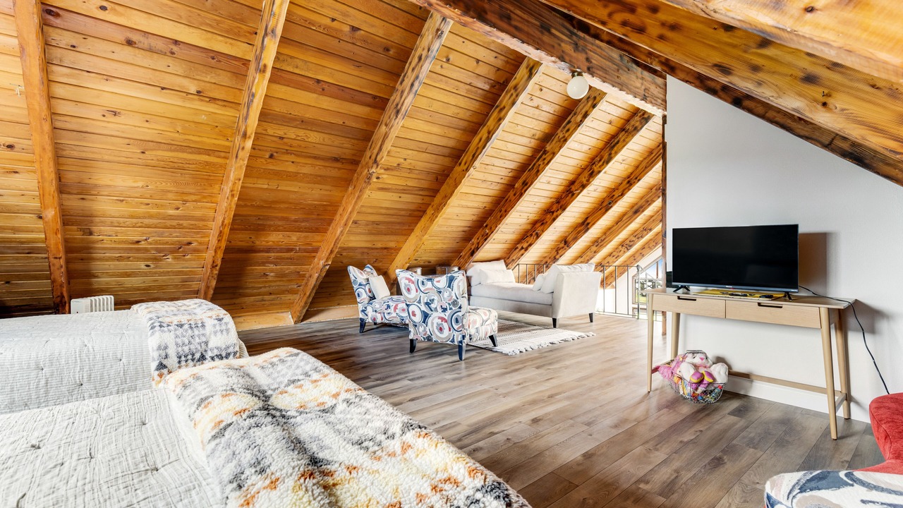 Photo of Bedroom in Cathlamet