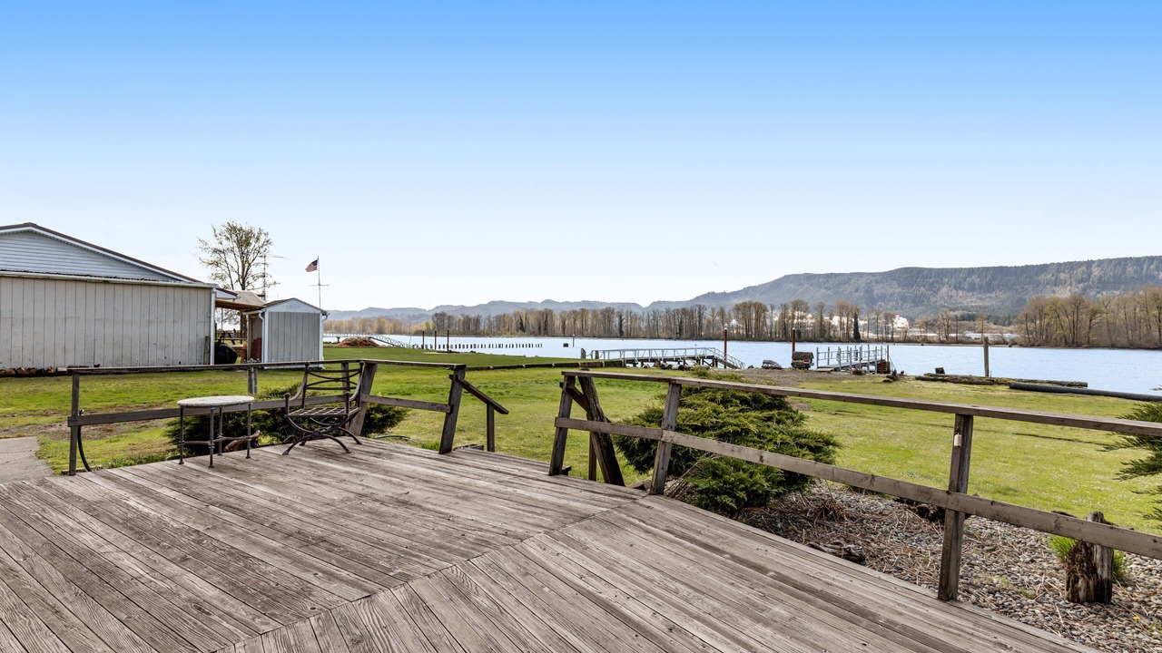 Photo of Patio Balcony in Cathlamet