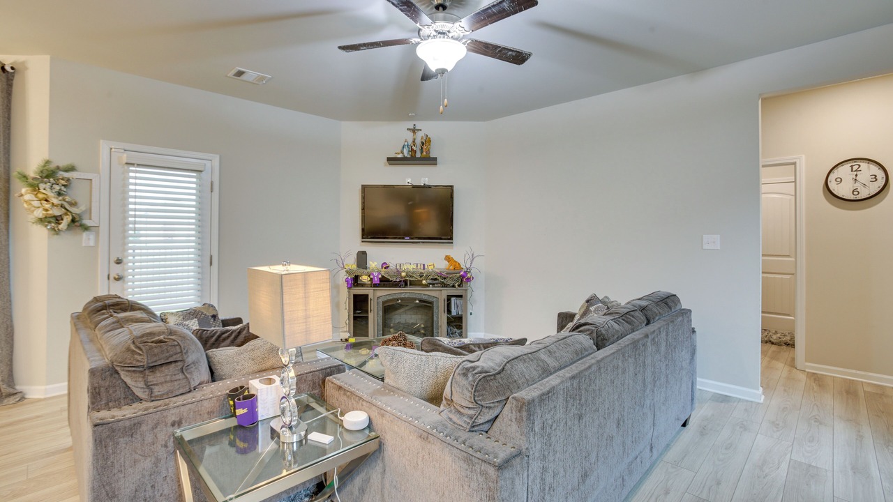 Photo of Livingroom in Highlands - Perkins