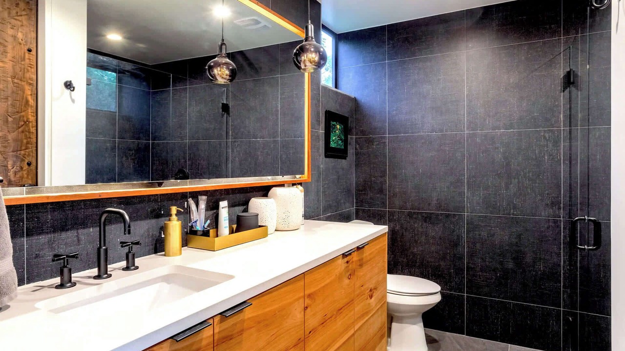 Photo of Bathroom in Parker Lane