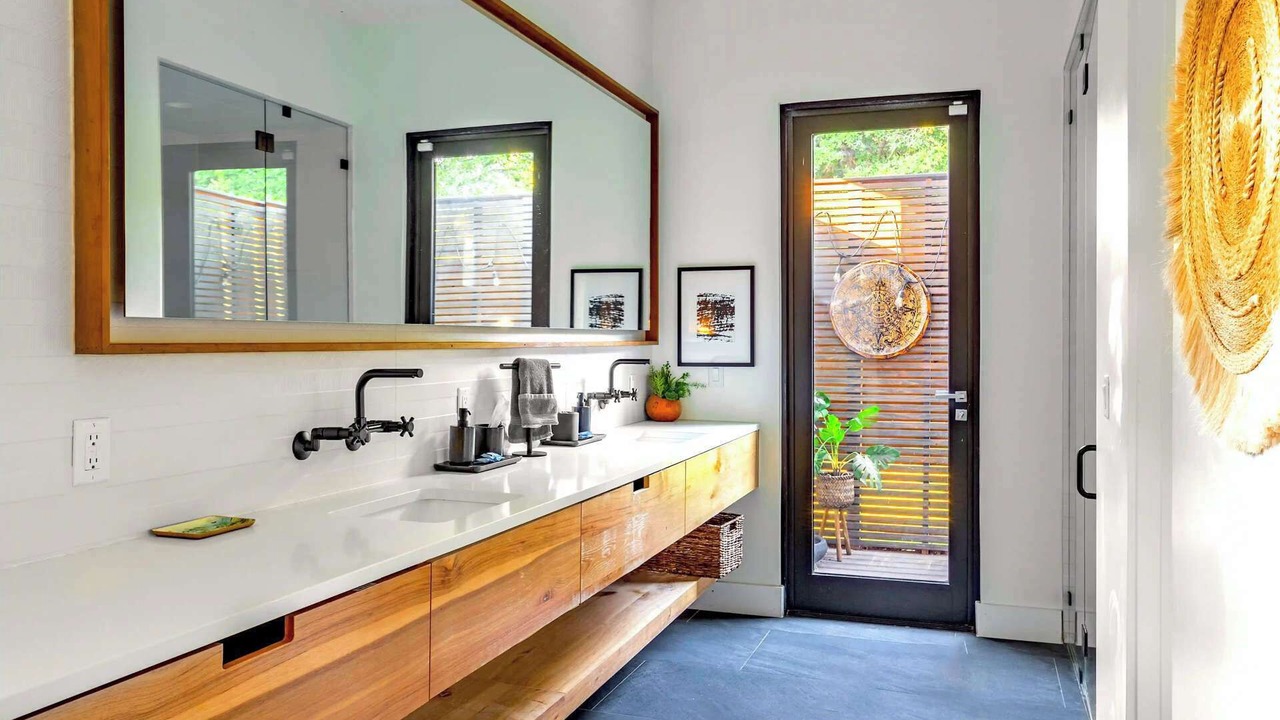 Photo of Bathroom in Parker Lane