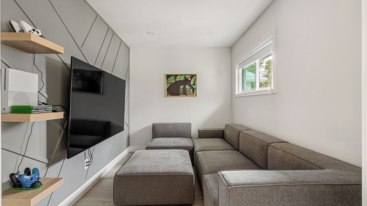 Photo of Livingroom in Haysboro