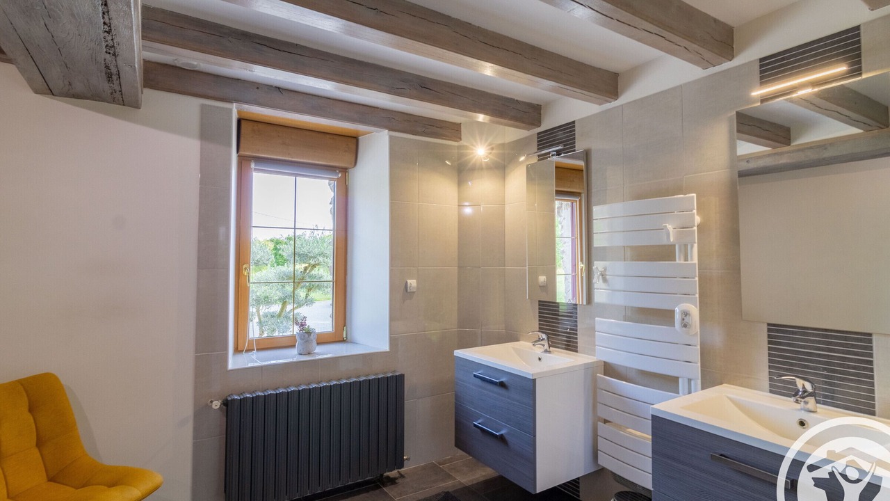 Photo of Bathroom in Echemire
