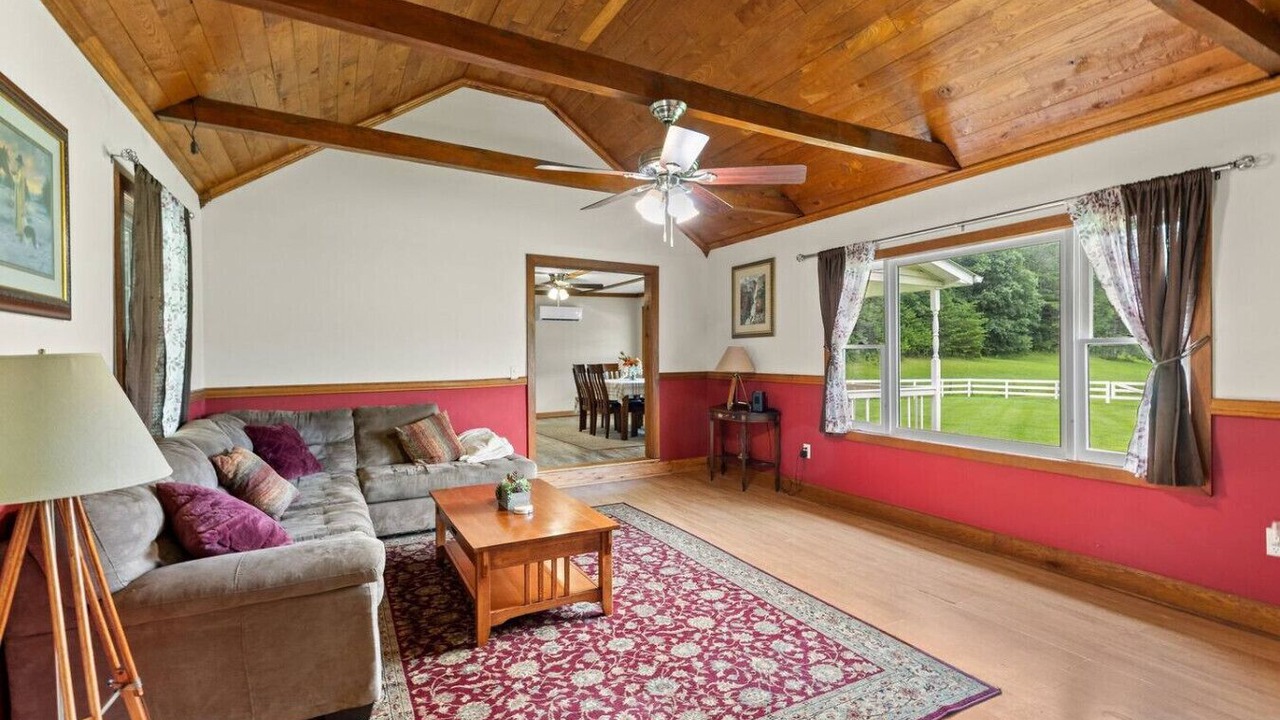 Photo of Livingroom in Clay City