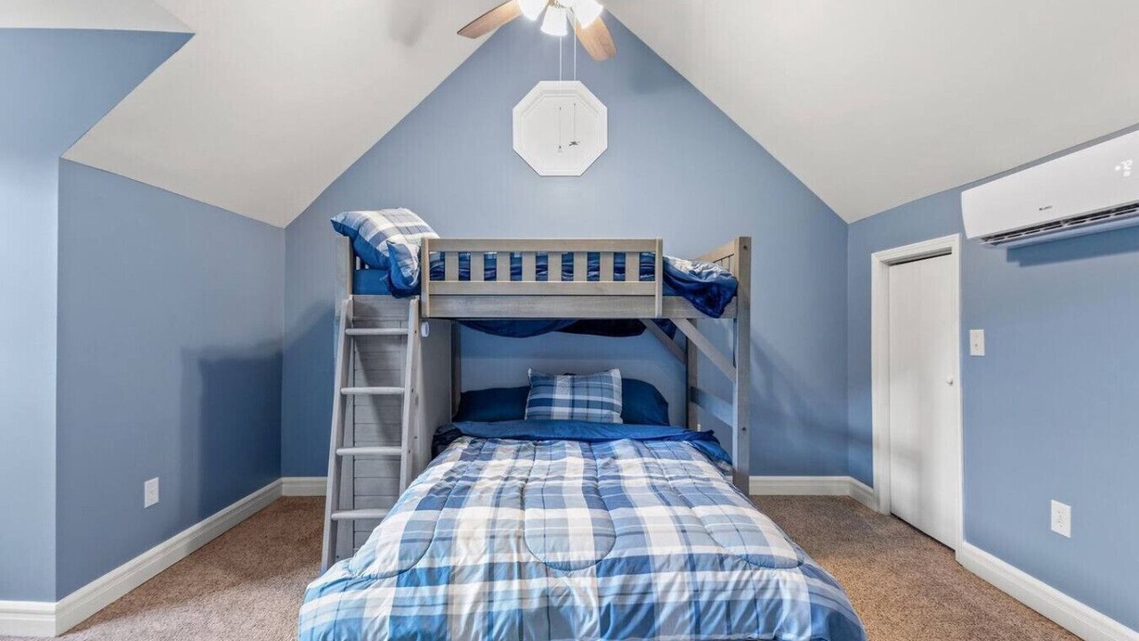 Photo of Bedroom in Clay City