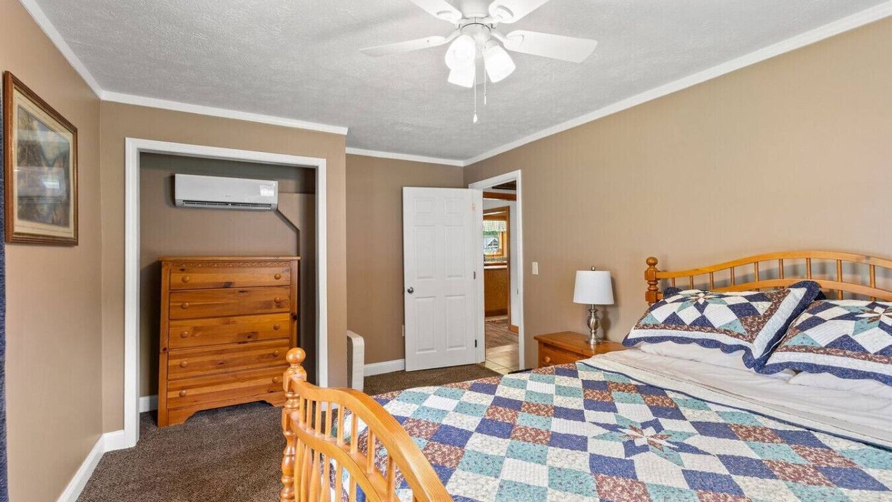 Photo of Bedroom in Clay City