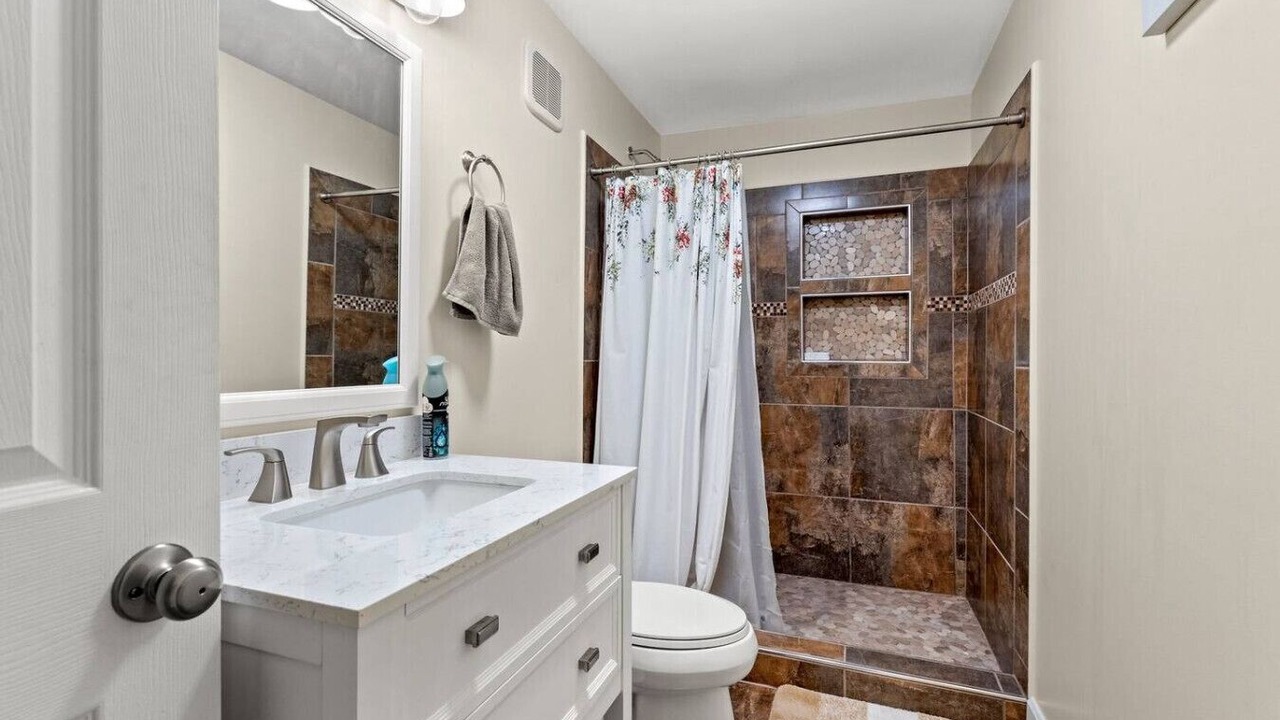 Photo of Bathroom in Clay City