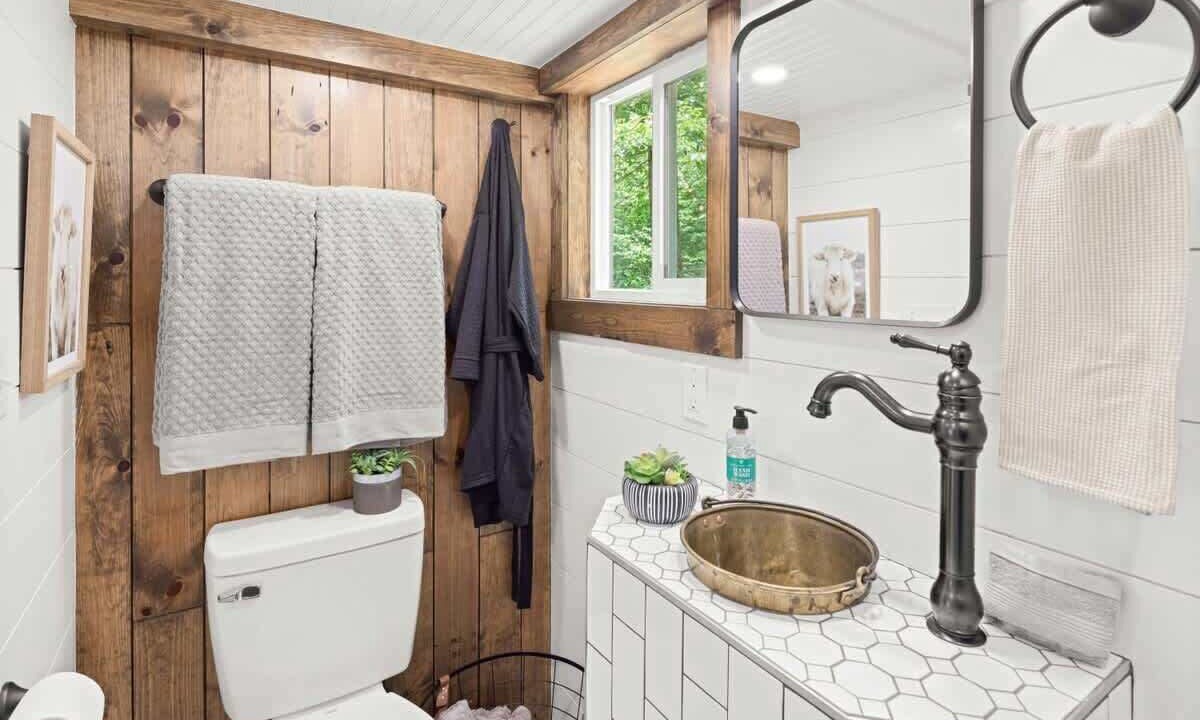 Photo of Bathroom in Powell