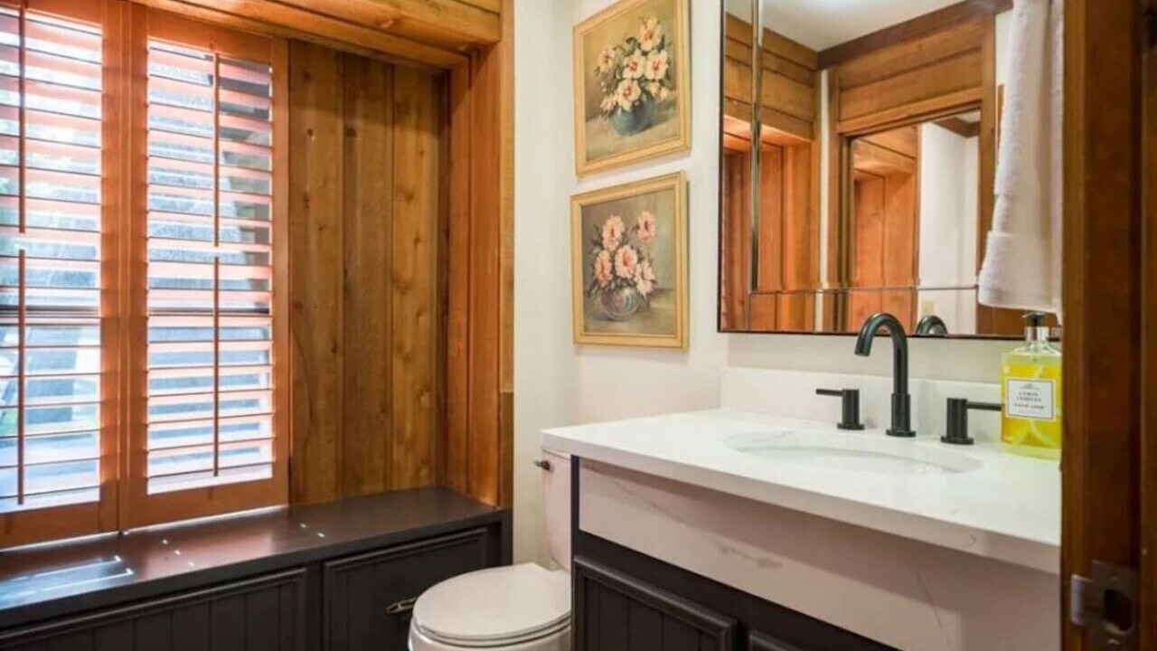 Photo of Bathroom in Lake Park