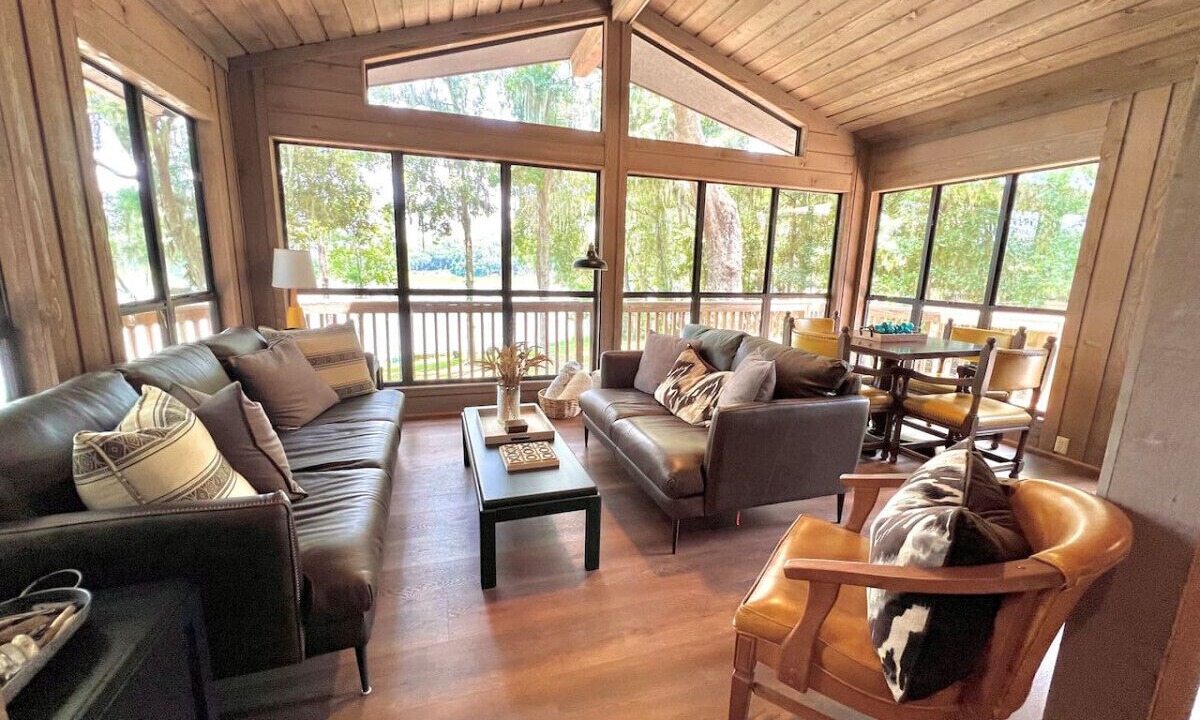 Photo of Livingroom in Lake Park