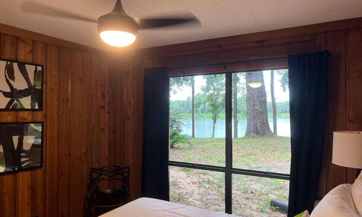Photo of Bedroom in Lake Park