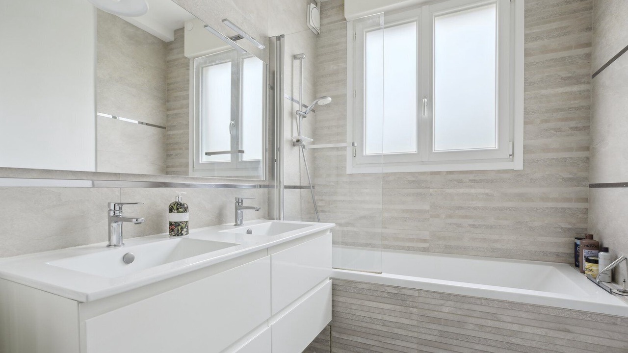 Photo of Bathroom in Saint-Cloud