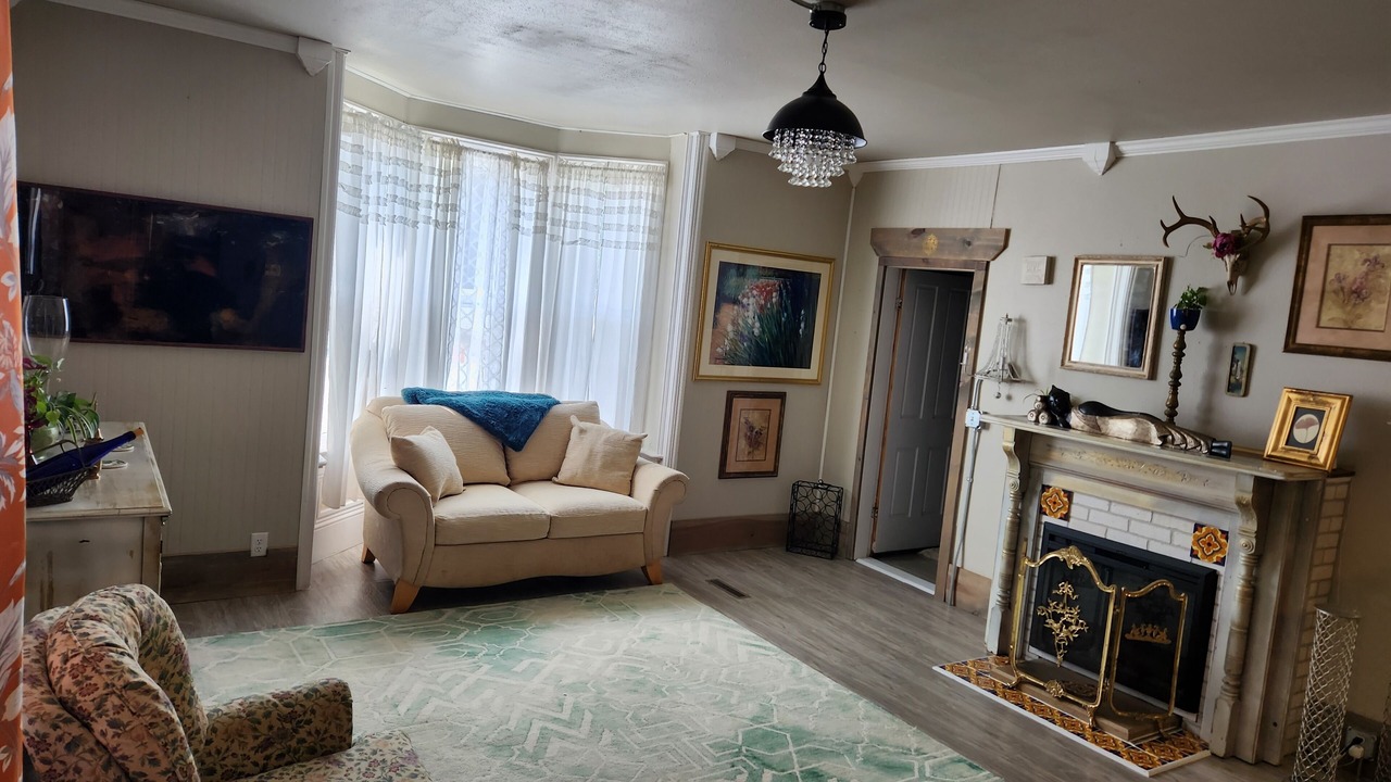 Photo of Livingroom in Lansing