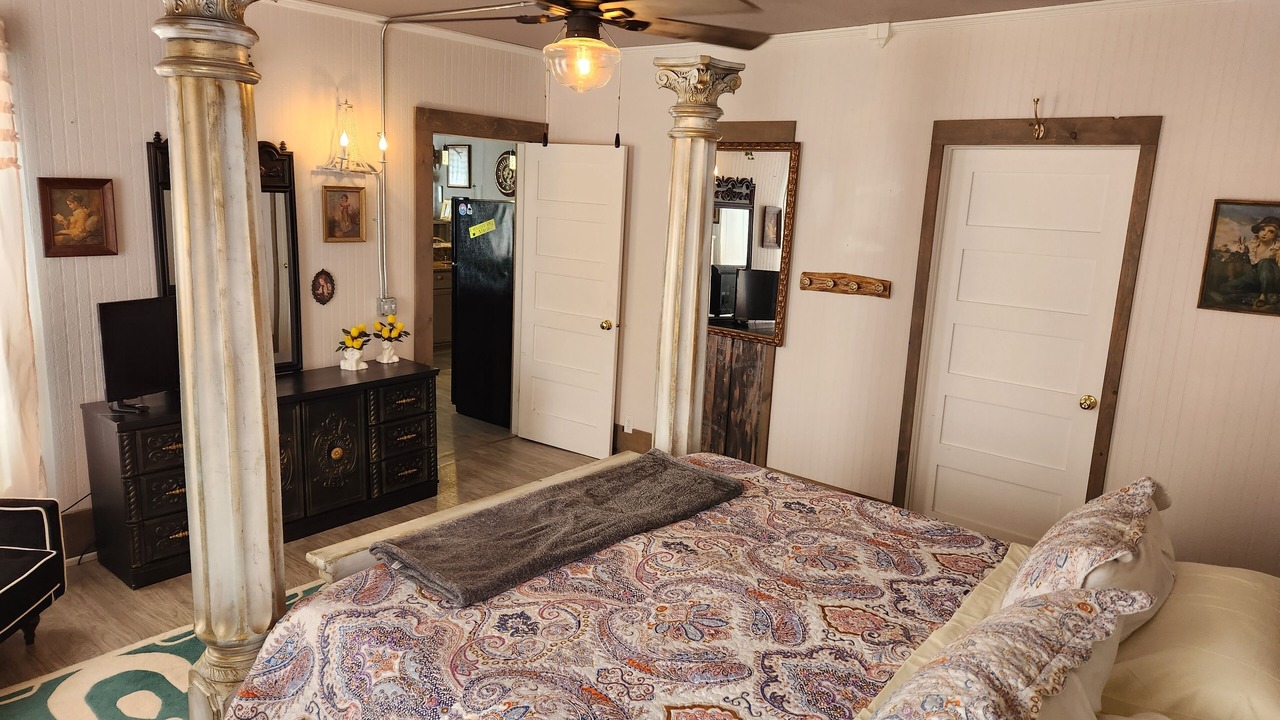 Photo of Bedroom in Lansing