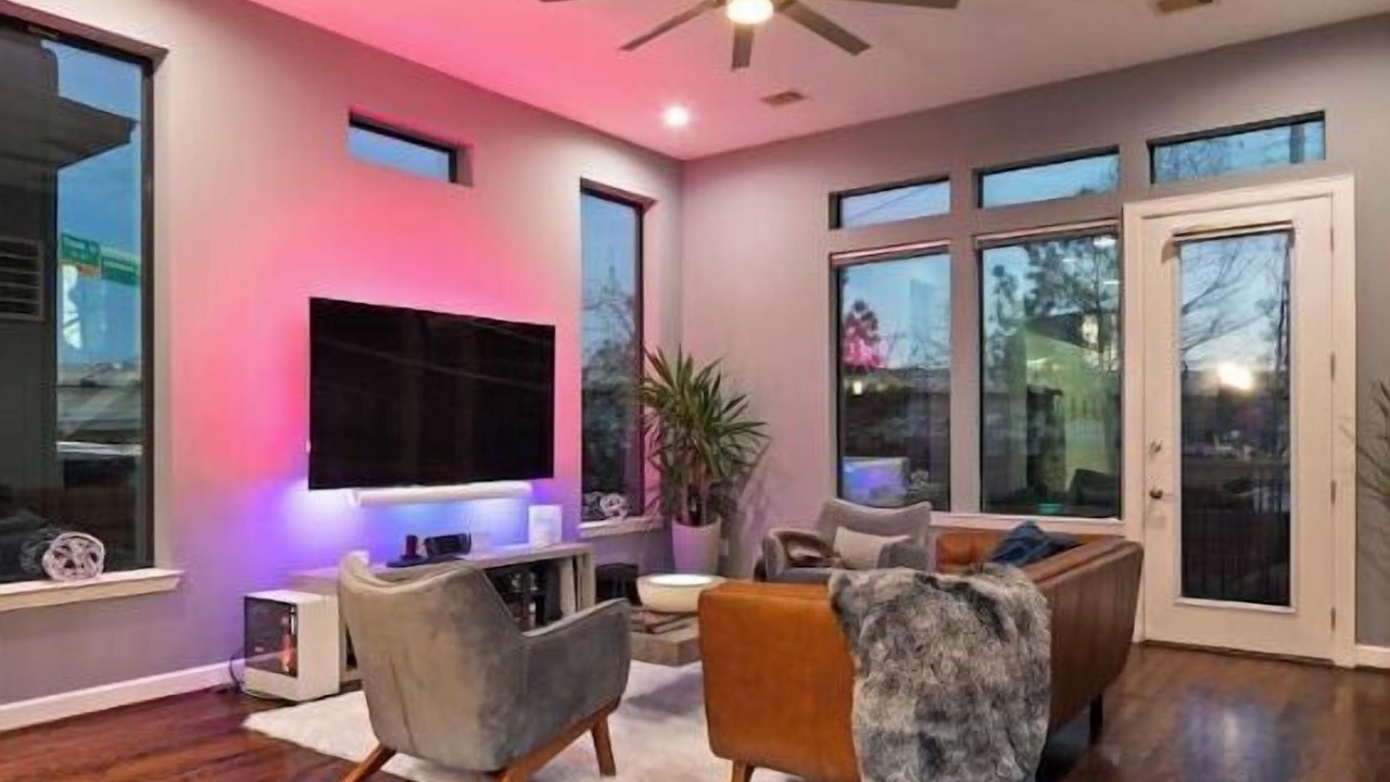 Photo of Livingroom in Neartown
