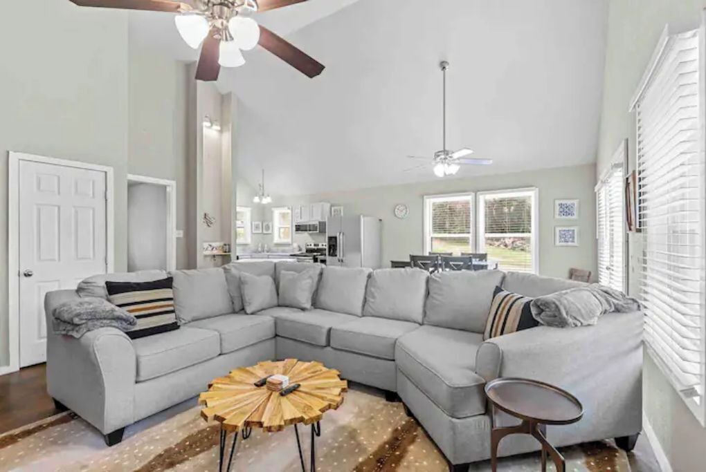 Photo of Livingroom in Whitney