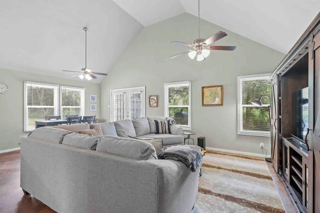 Photo of Livingroom in Whitney
