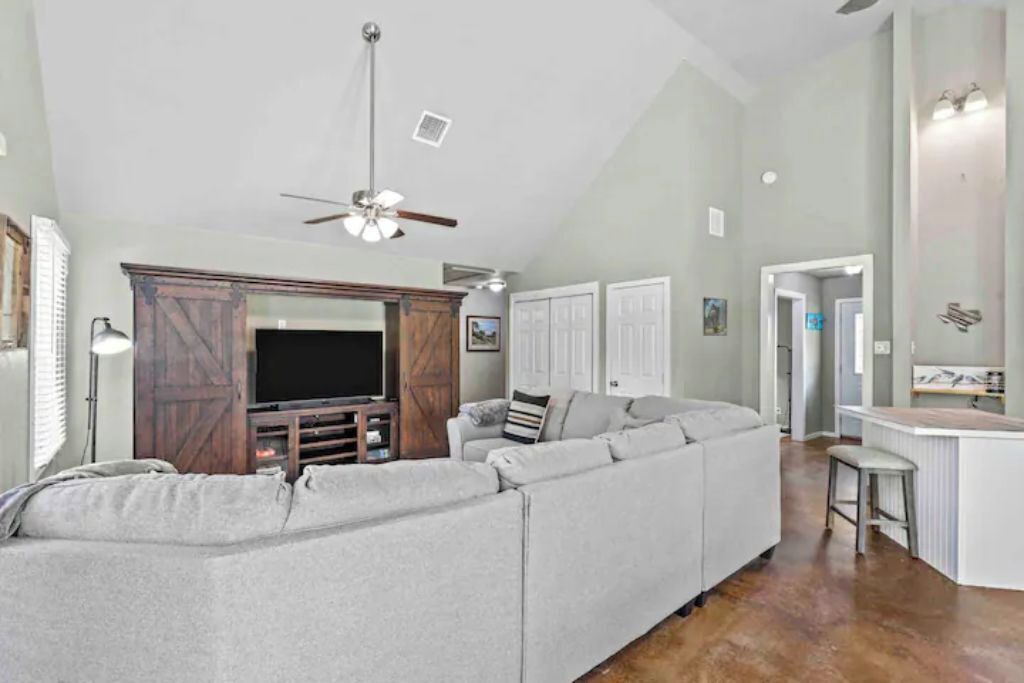 Photo of Livingroom in Whitney
