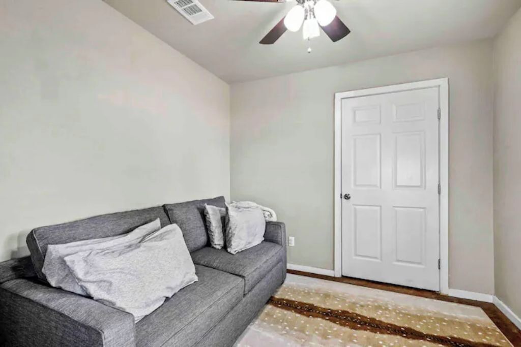 Photo of Livingroom in Whitney