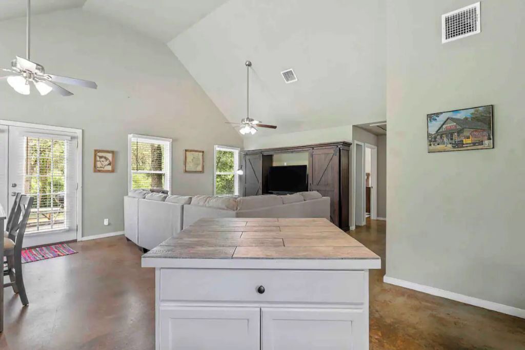 Photo of Livingroom in Whitney