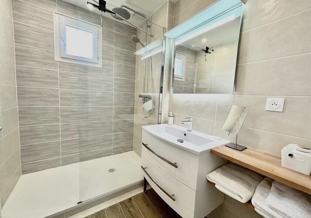 Photo of Bathroom in Castelnau-d'Estretefonds