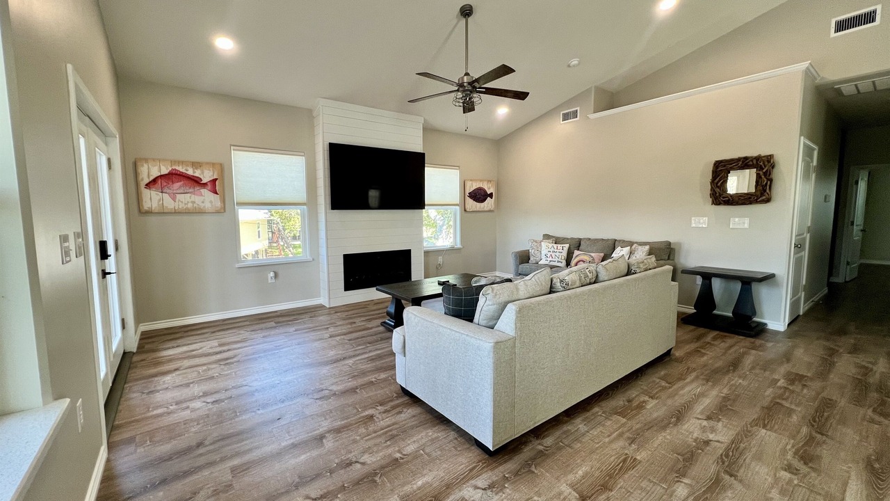 Photo of Livingroom in Cedar Lane