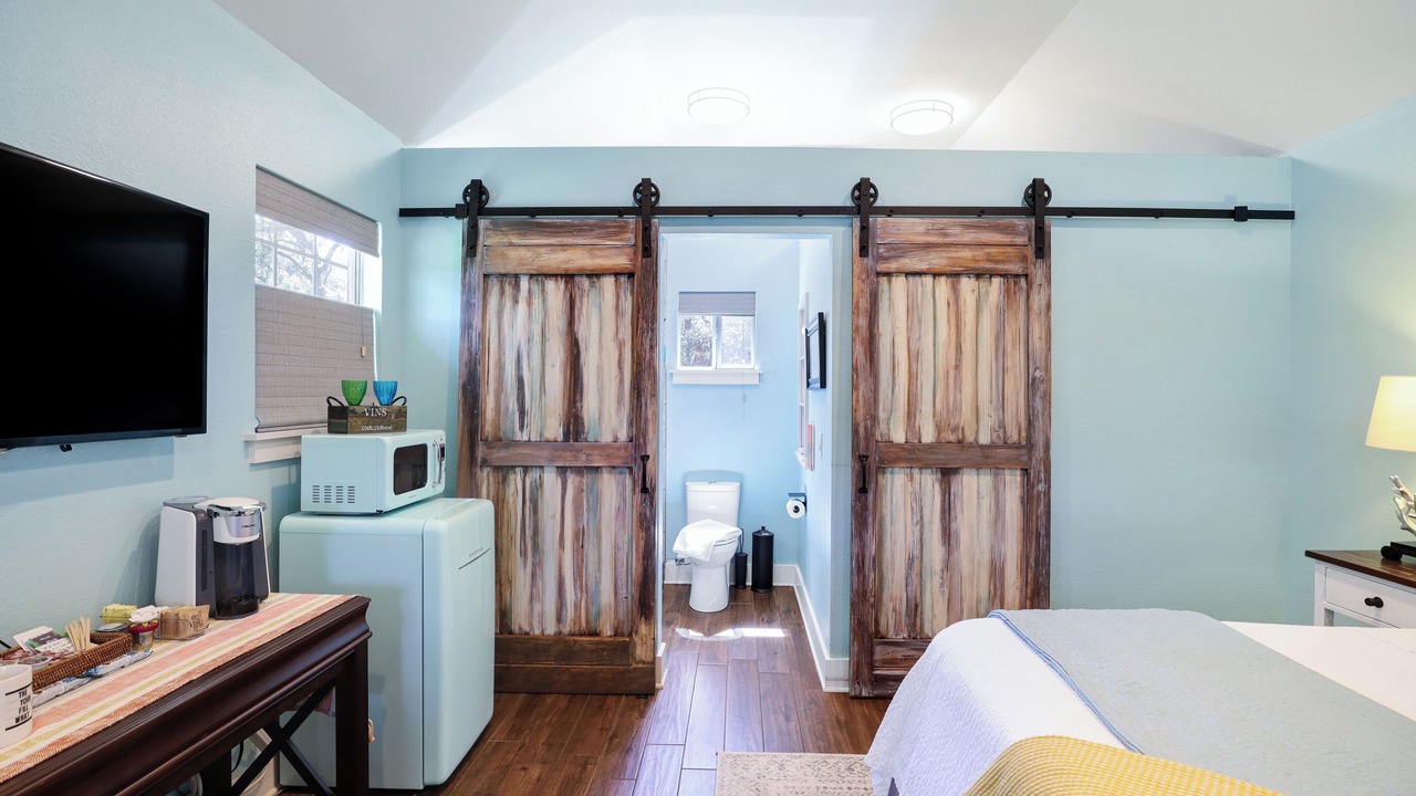 Photo of Bedroom in Whispering Oaks