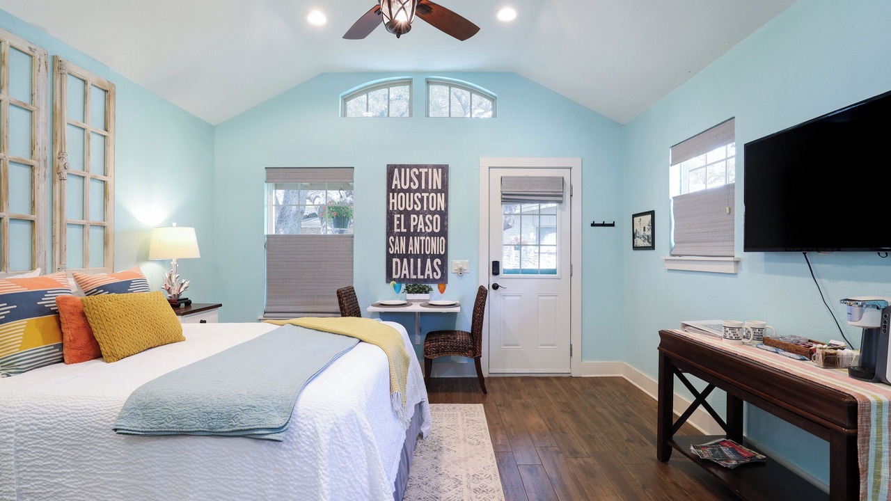 Photo of Bedroom in Whispering Oaks