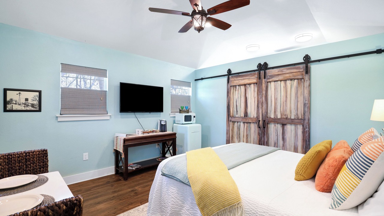 Photo of Bedroom in Whispering Oaks