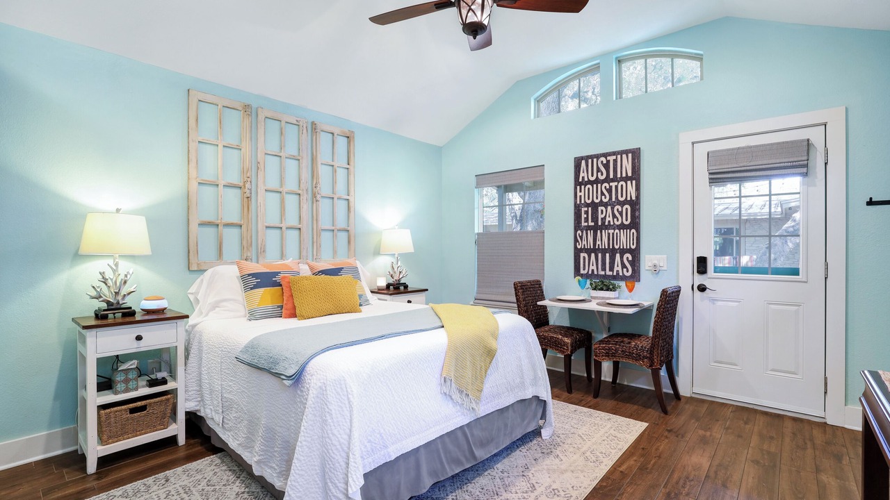 Photo of Bedroom in Whispering Oaks