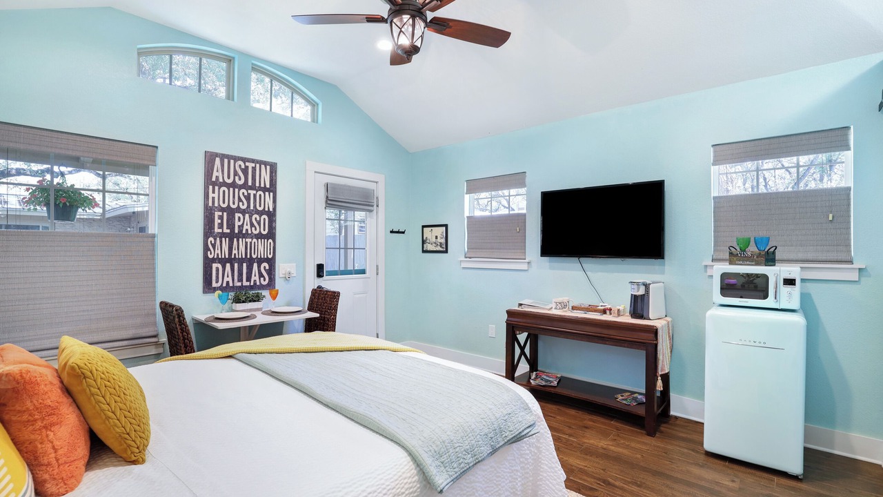 Photo of Bedroom in Whispering Oaks