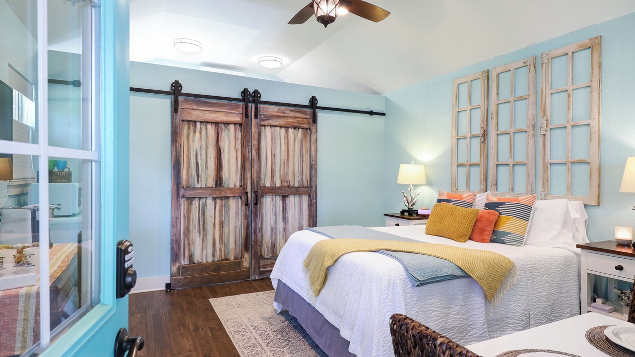 Photo of Bedroom in Whispering Oaks
