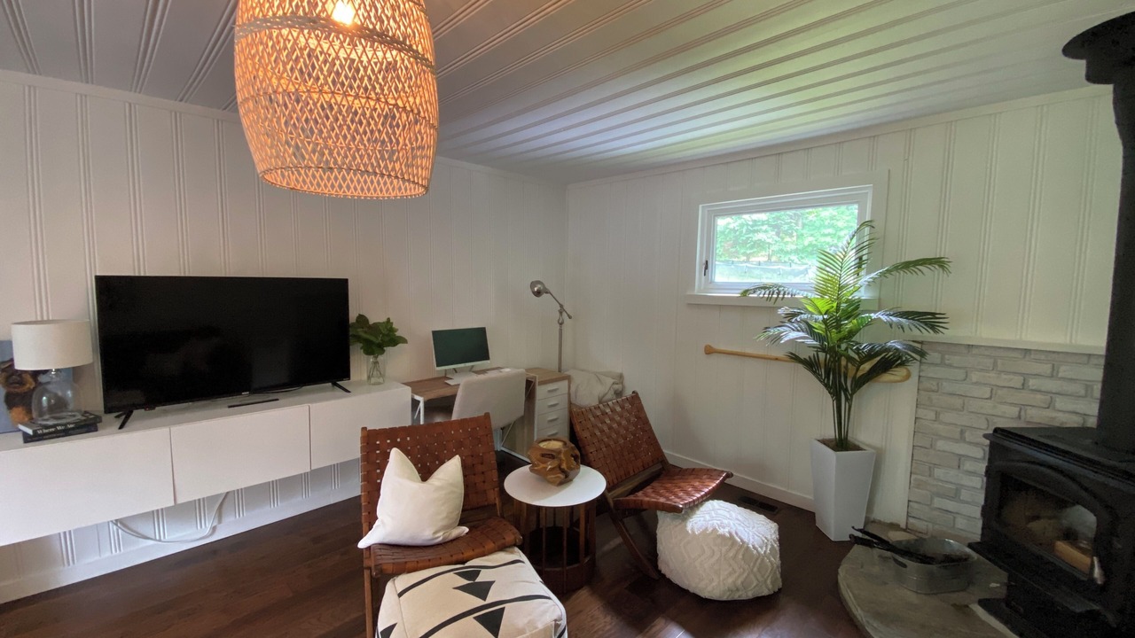 Photo of Livingroom in Lake of Bays