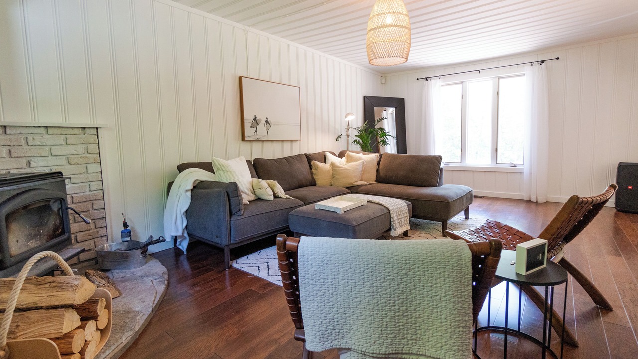 Photo of Livingroom in Lake of Bays