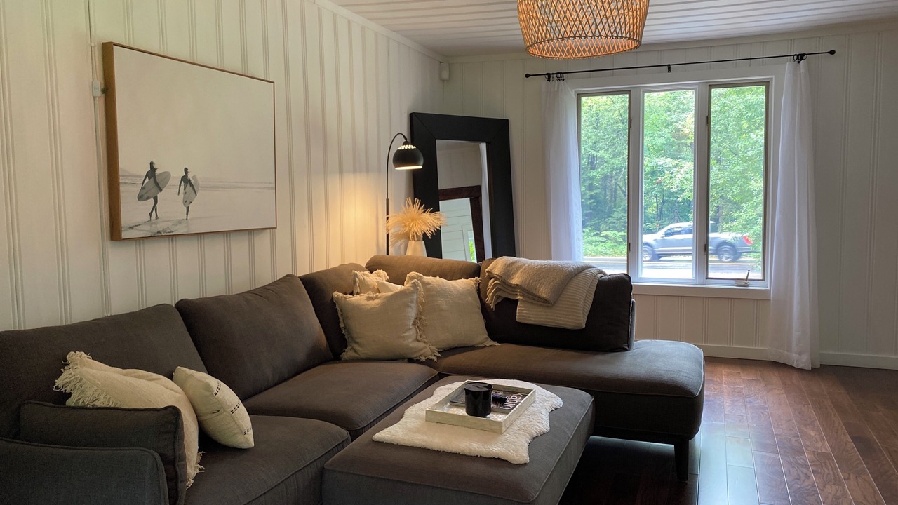 Photo of Livingroom in Lake of Bays