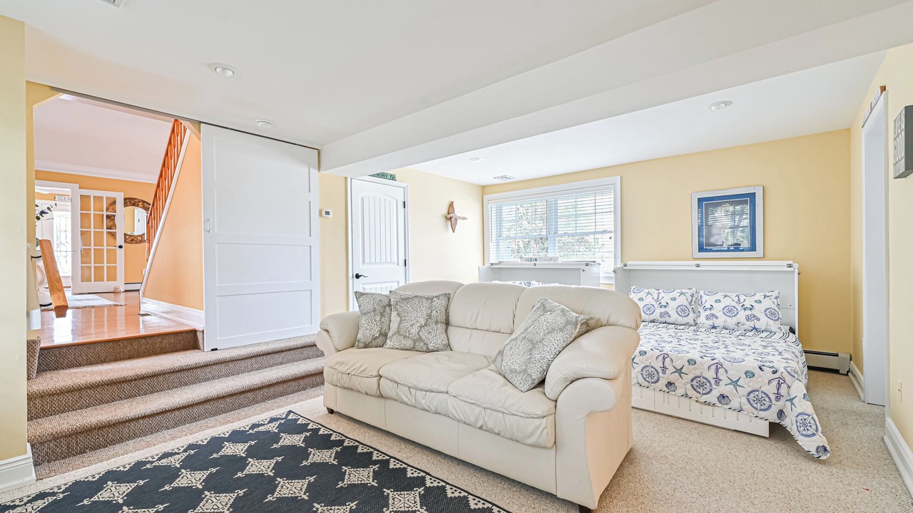 Photo of Livingroom in A-Zone