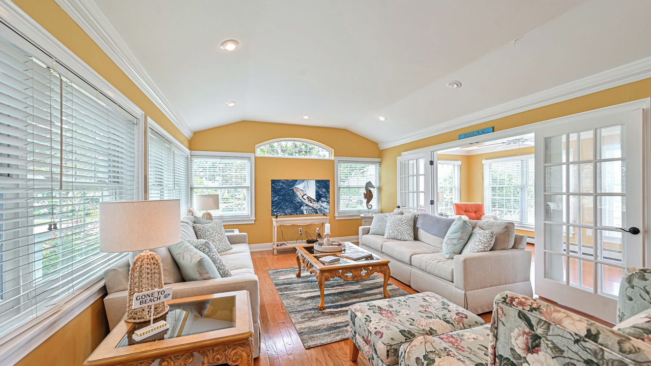 Photo of Livingroom in A-Zone