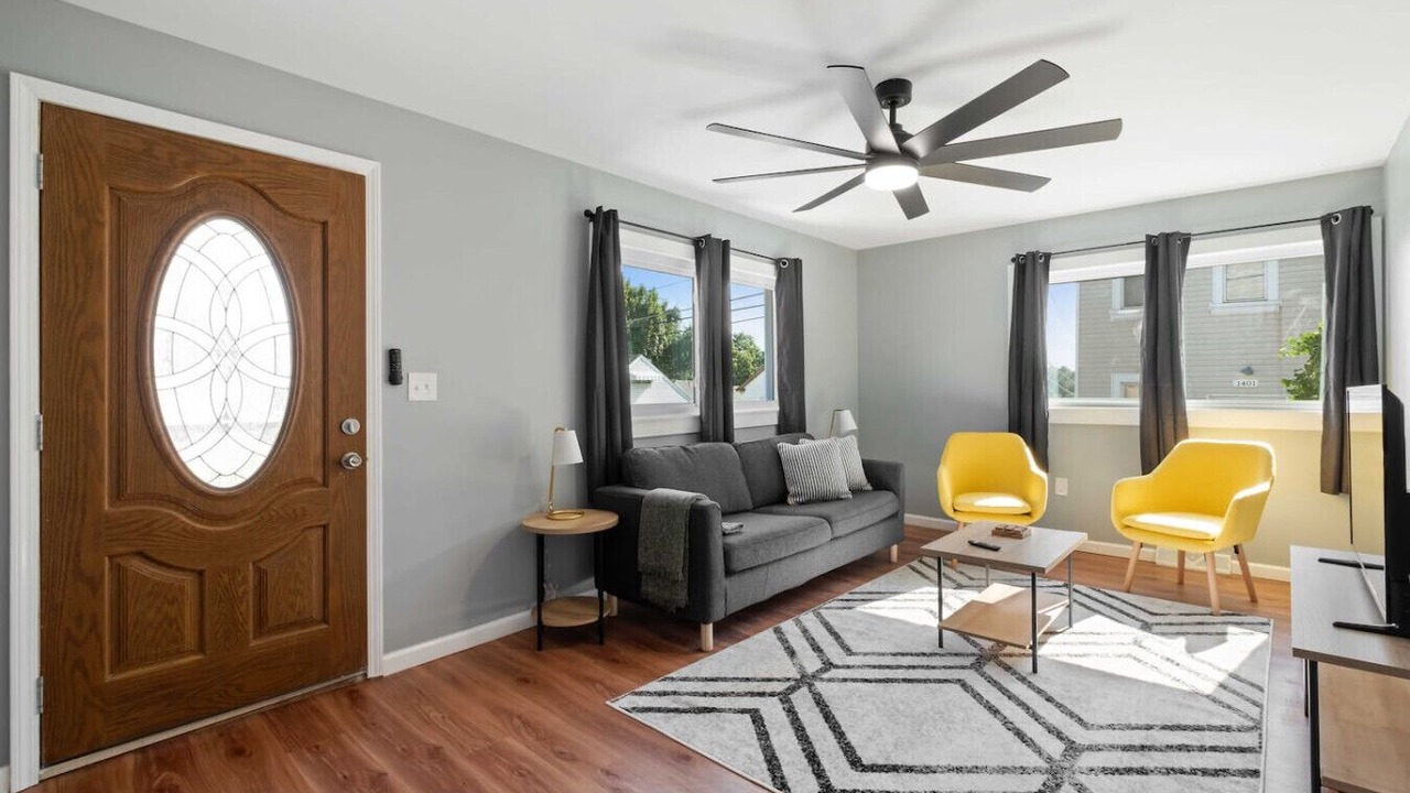 Photo of Livingroom in South Side Slopes