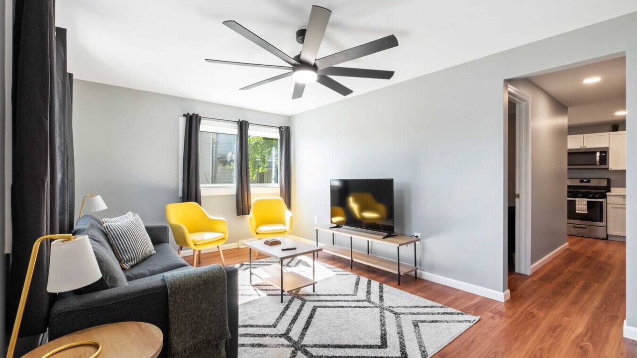 Photo of Livingroom in South Side Slopes