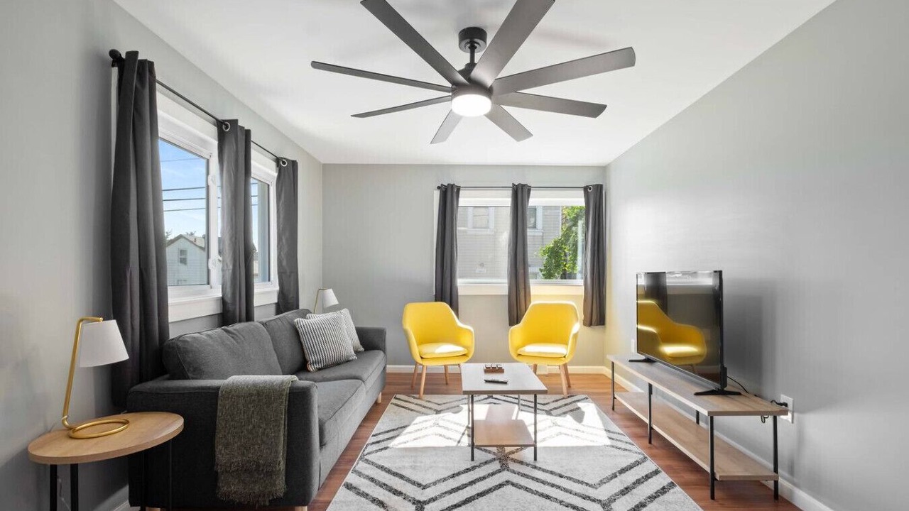 Photo of Livingroom in South Side Slopes