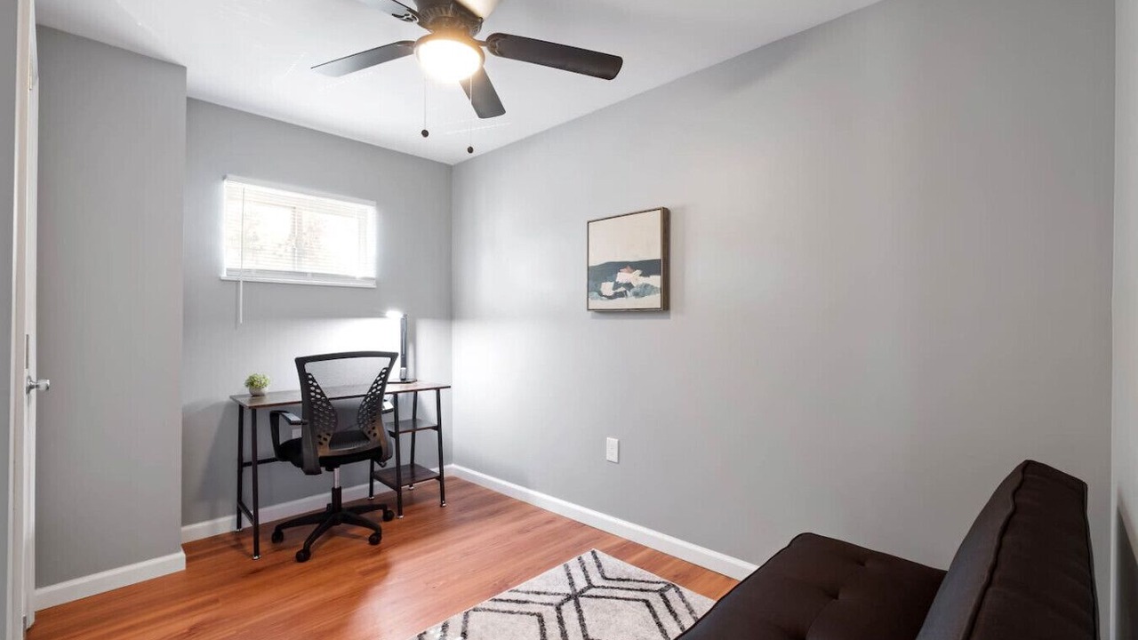 Photo of Livingroom in South Side Slopes